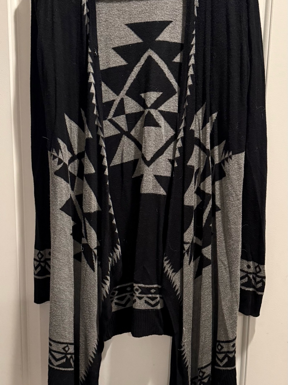 Body Central Black & Gray Geometric Open-Front Cardigan